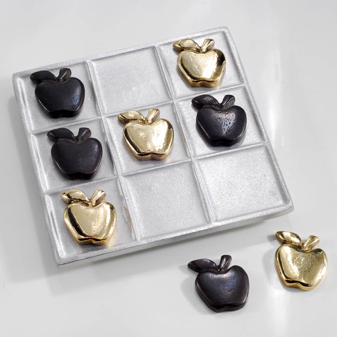 Handmade metal Tic Tac Toe / Apples