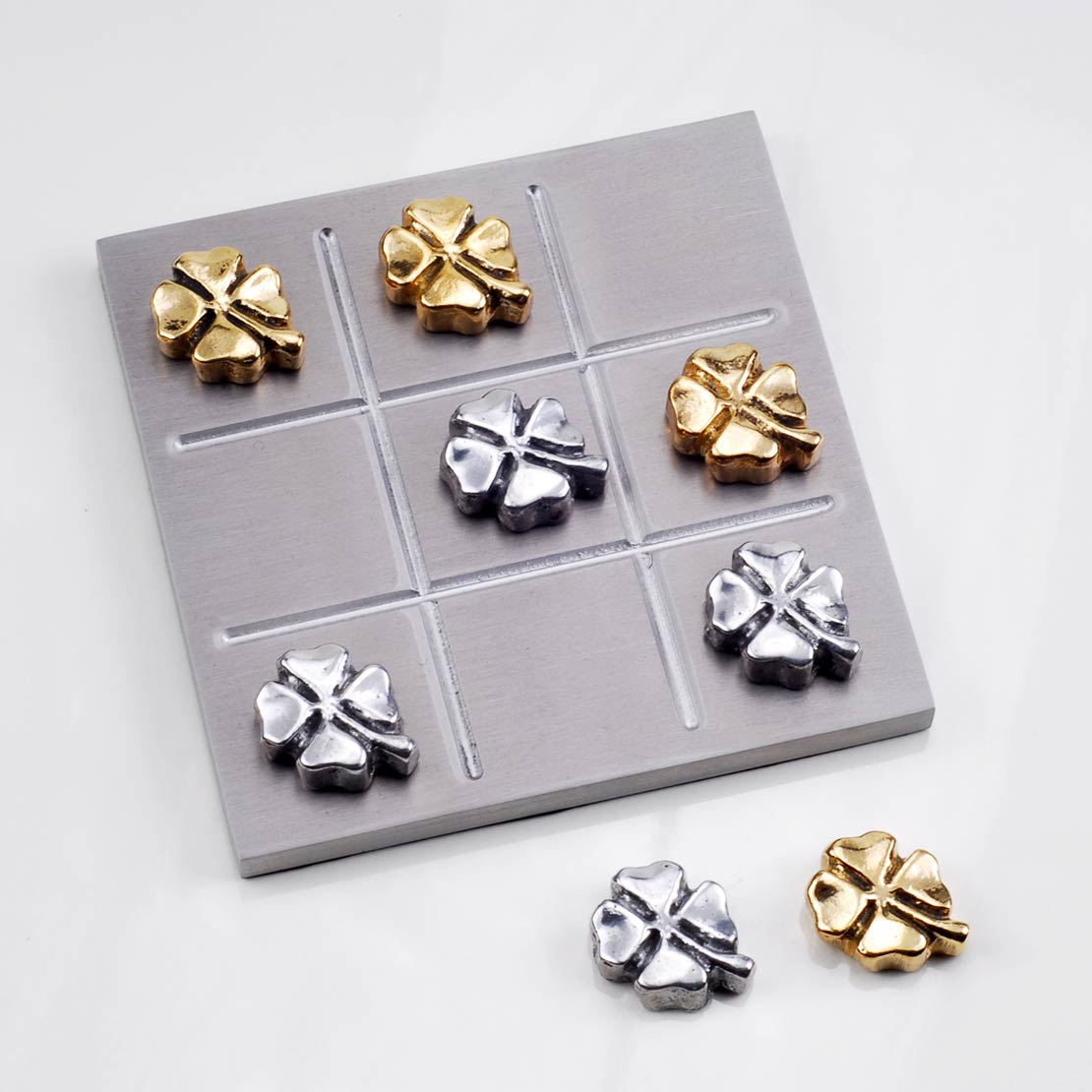 Handmade metal Tic Tac Toe / Mini Lucky clovers